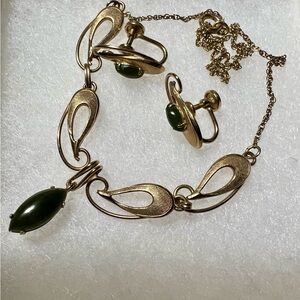 Vintage Jadeite Necklace and Earrings Set. Pre-owned. 1/20 12K GF CC markings.